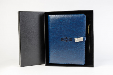 Книга Щоденник з бездротовою зарядкою Powerbank та флешкою 16 Гб синій еко шкіра