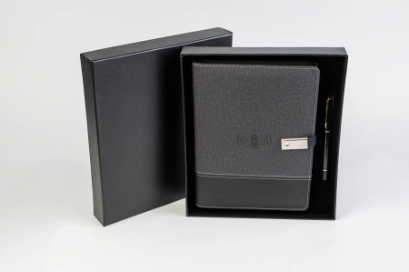 Книга Щоденник з бездротовою зарядкою, Powerbank та флешкою 16 Гб чорний