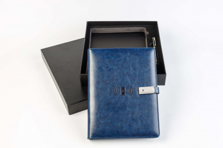 Книга Щоденник з бездротовою зарядкою Powerbank та флешкою 16 Гб синій еко шкіра