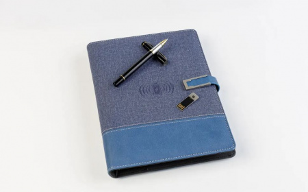 Книга Щоденник з бездротовою зарядкою Powerbank та флешкою 16 Гб синій