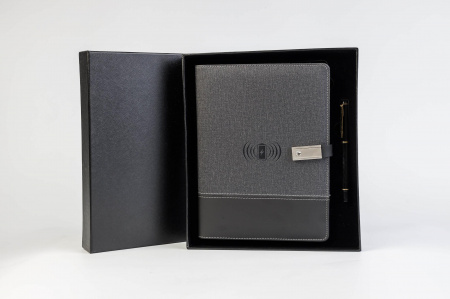 Книга Щоденник з бездротовою зарядкою, Powerbank та флешкою 16 Гб чорний