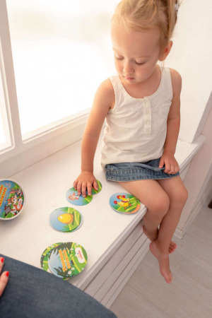 Книга Гра-викриття настільна "Загублені у казках", тубус маленький