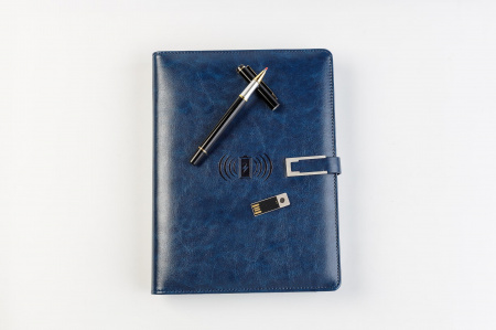 Книга Щоденник з бездротовою зарядкою Powerbank та флешкою 16 Гб синій еко шкіра