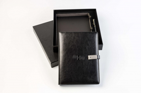 Книга Щоденник з бездротовою зарядкою Powerbank та флешкою 16 Гб чорний еко шкіра